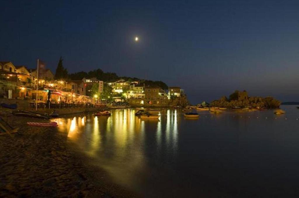 Guest House Villa Pastrovka Ilha Sveti Stefan Exterior foto